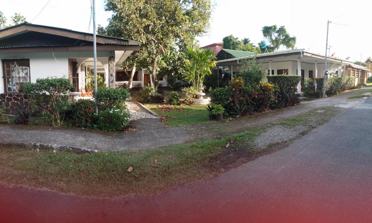Cabinas Smith Cahuita Esterno foto