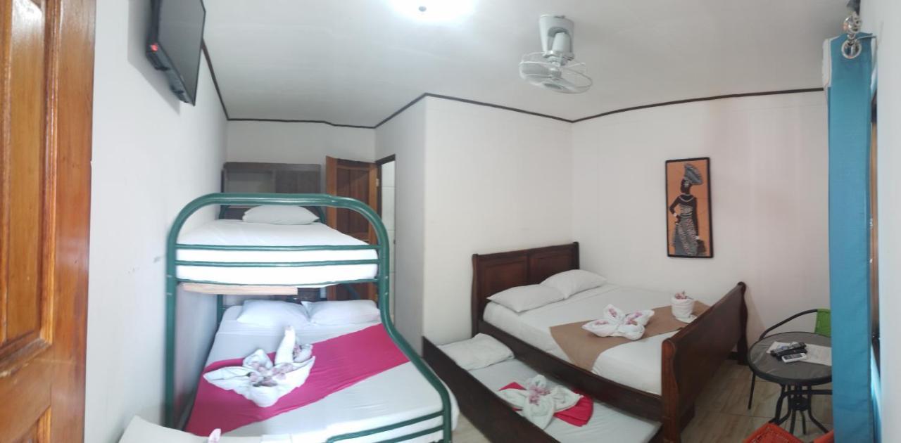 Cabinas Smith Cahuita Esterno foto